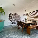 Planta Baja Enorme, Jardin, Parking, Hasta 11 Pax