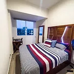 Modern 12Th-Floor Penthouse W 2 Balconies & City Views