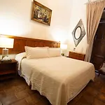 Casa Pedro Loza