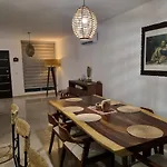 House With Air Conditioning And Pool