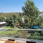 House With Air Conditioning And Pool
