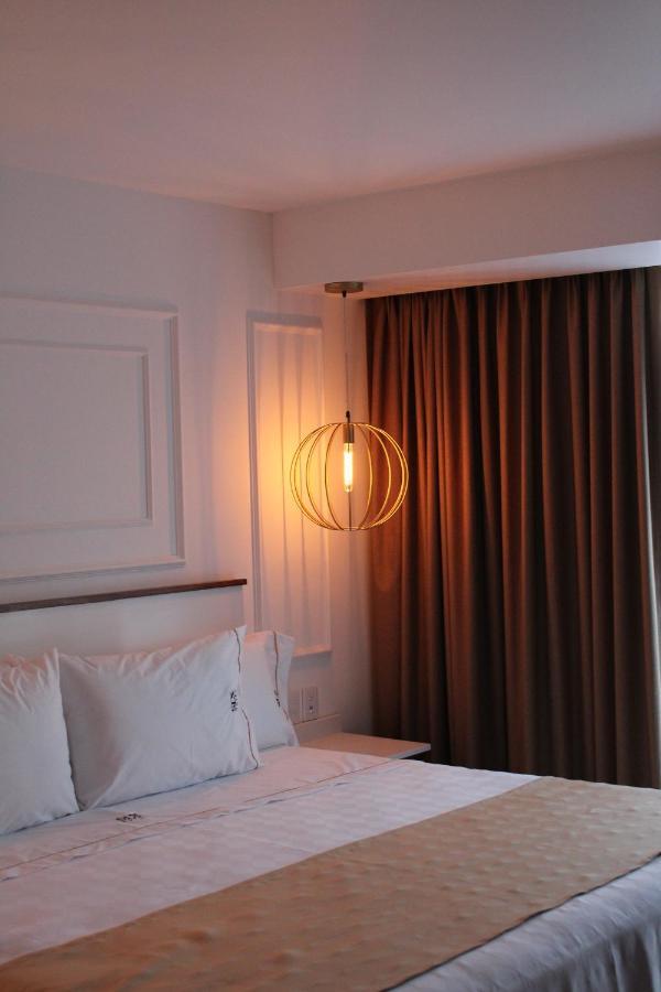 Six Degollado Hotel