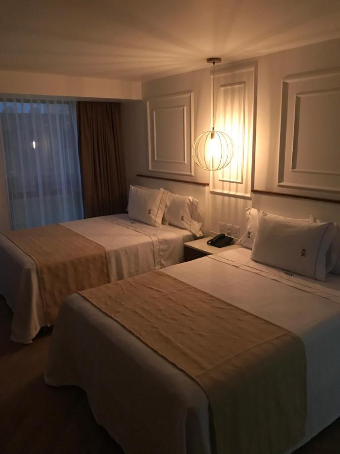 Six Degollado Hotel
