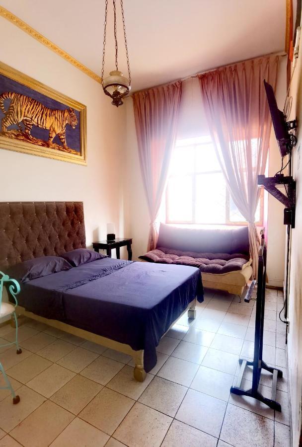 The Roof Backpackers Guest house 2*