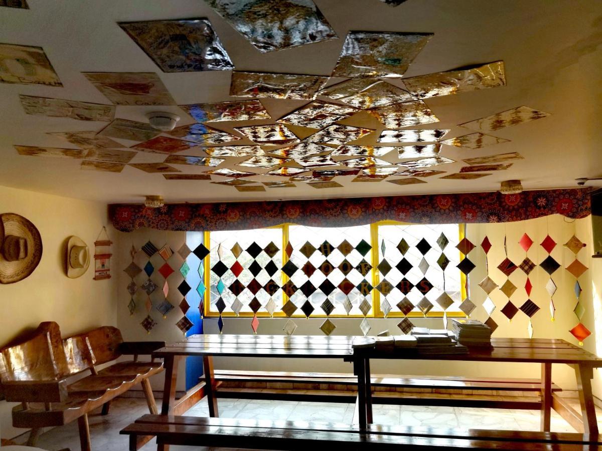 The Roof Backpackers Guest house 2*