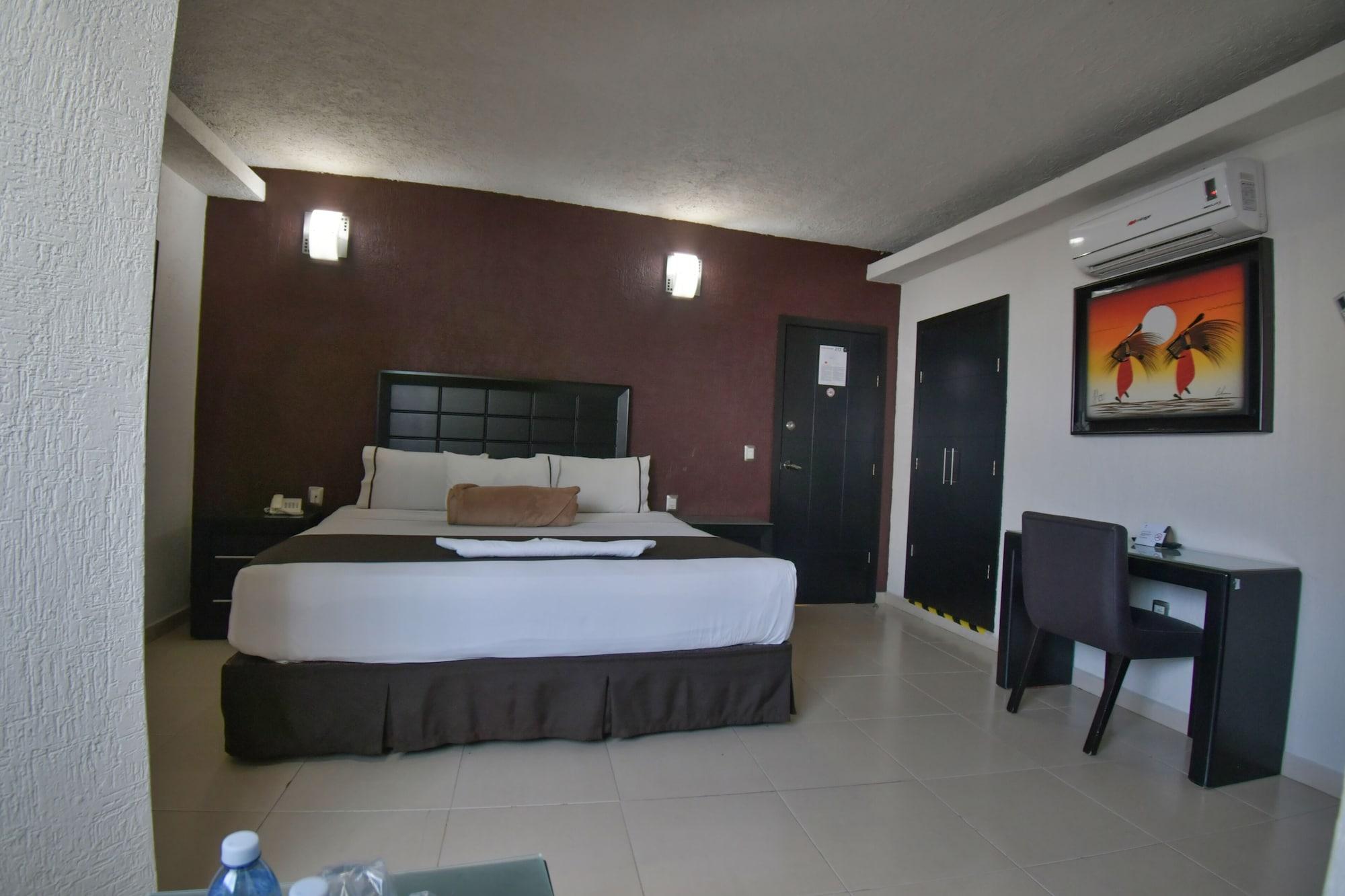 Hotel Portonovo Plaza Centro 3*