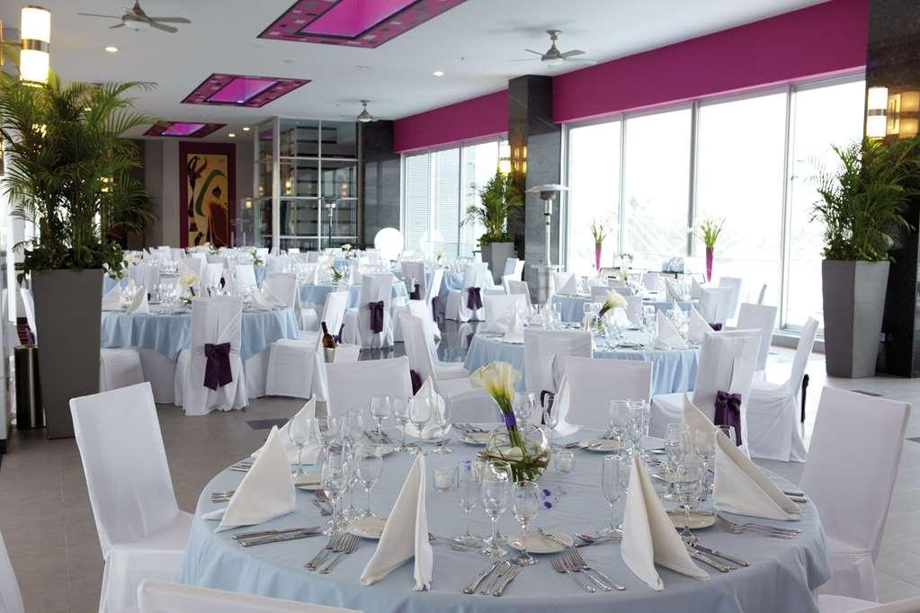 Hotel Riu Plaza 4*