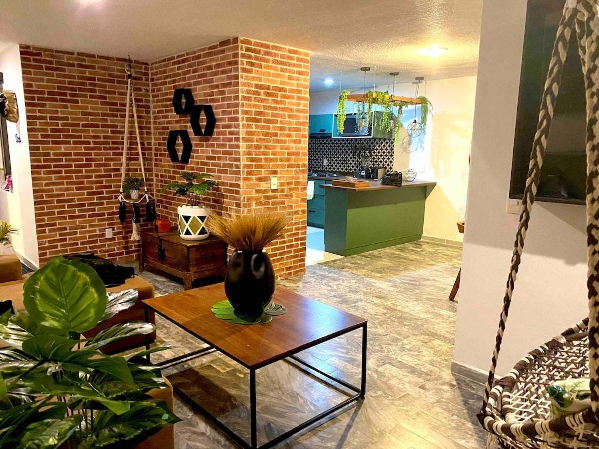 Planta Baja Enorme, Jardin, Parking, Hasta 11 Pax * Guadalajara