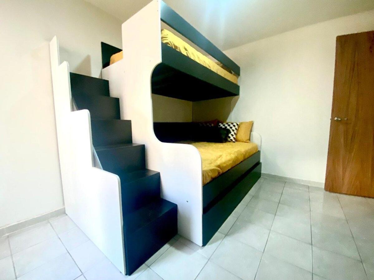 Planta Baja Enorme, Jardin, Parking, Hasta 11 Pax Apartment *