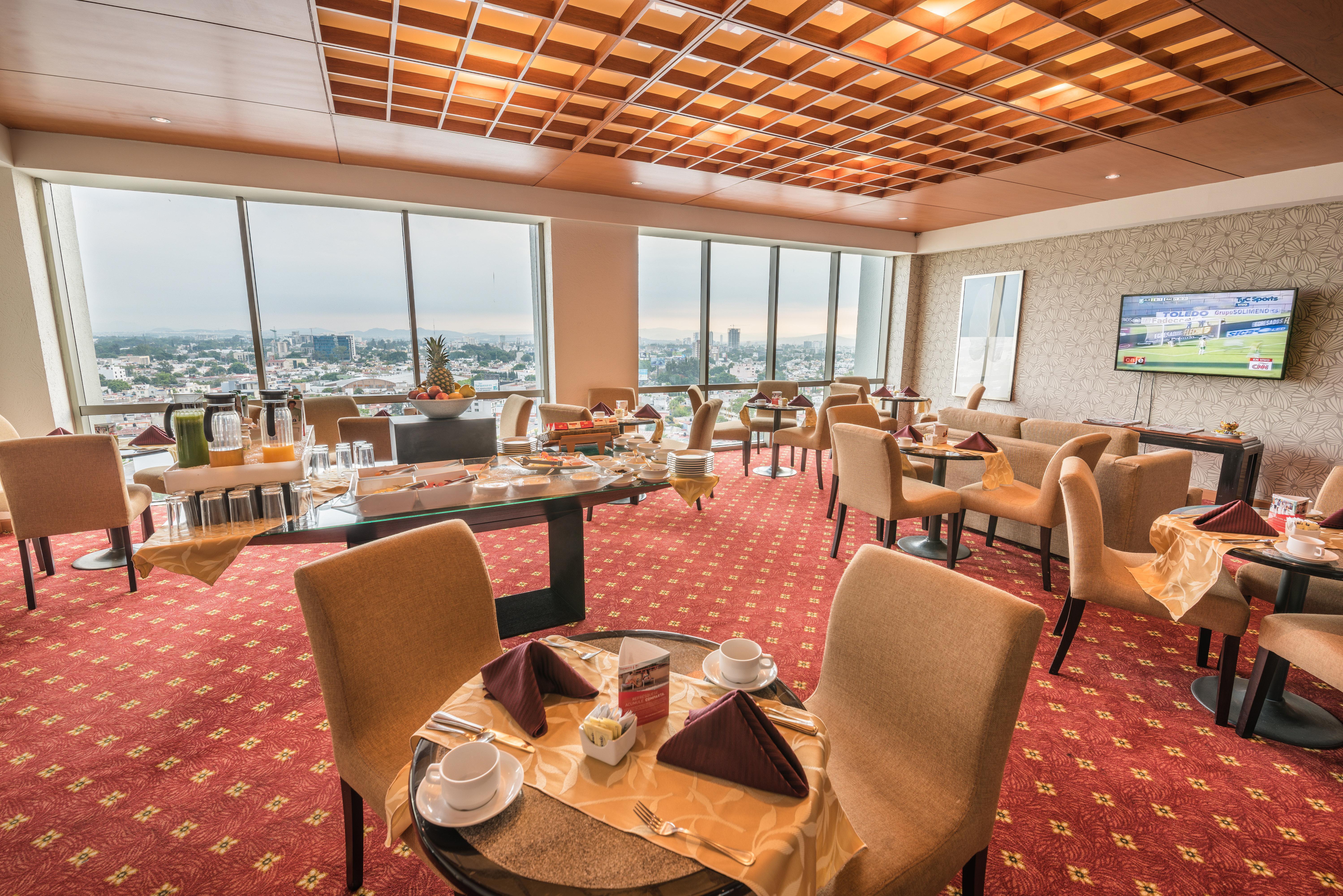 Holiday Select By Ihg Hotel 4*