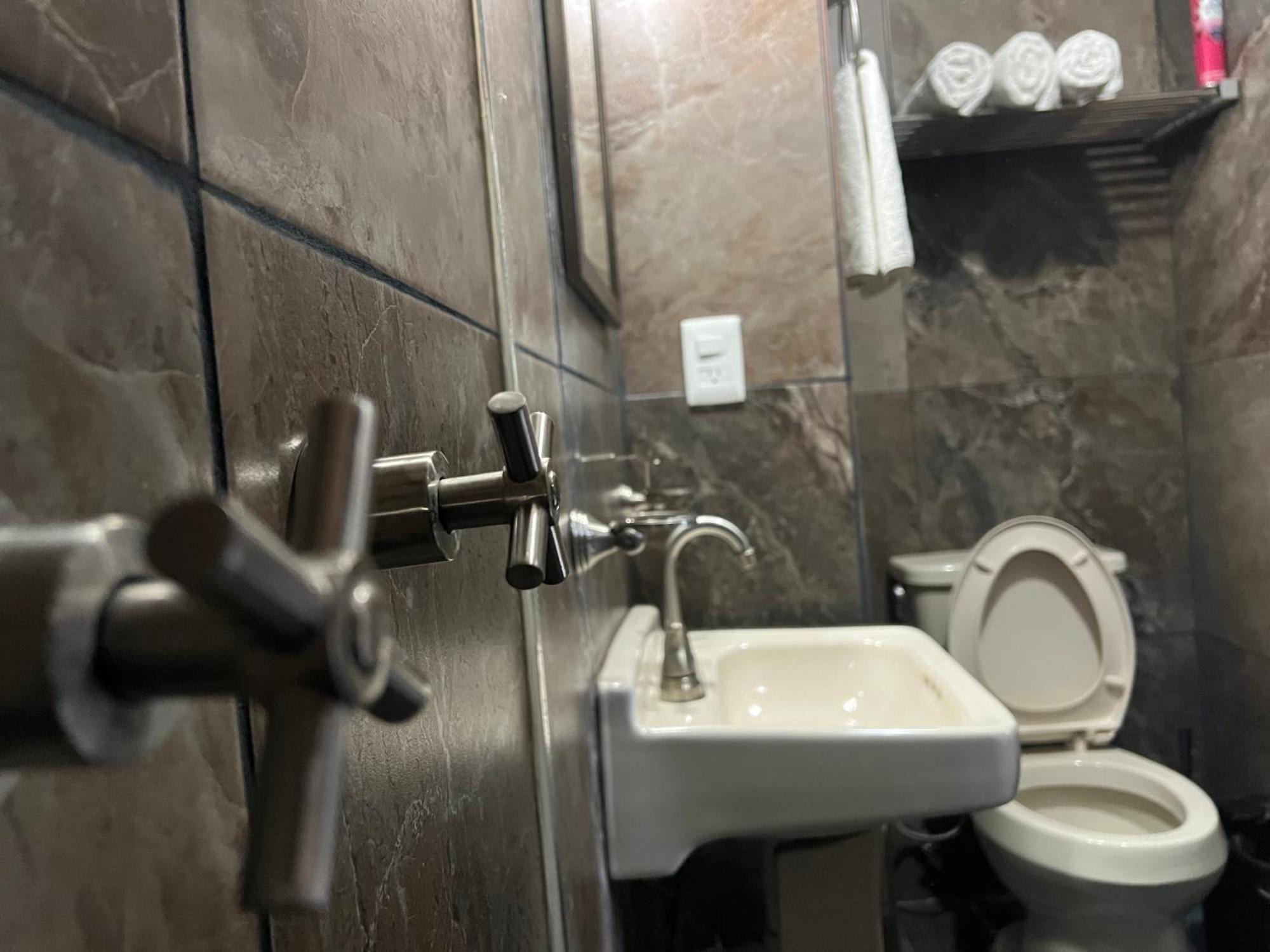 Ubicada A 1 Cuadra Del Parian En Centro Tlaquepaque Privada E Independiente Apartment