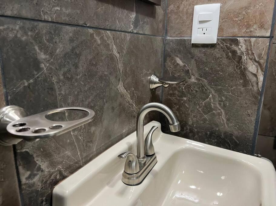 Ubicada A 1 Cuadra Del Parian En Centro Tlaquepaque Privada E Independiente Apartment *