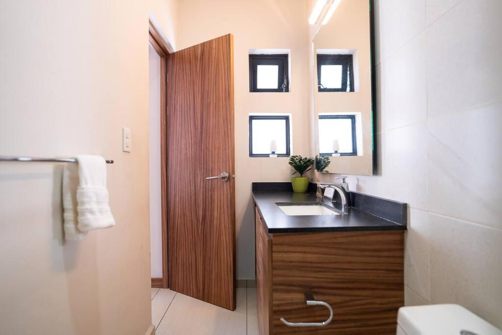 2 Habitaciones, 4 Camas, 2 Banos, Wi-fi, La Americana