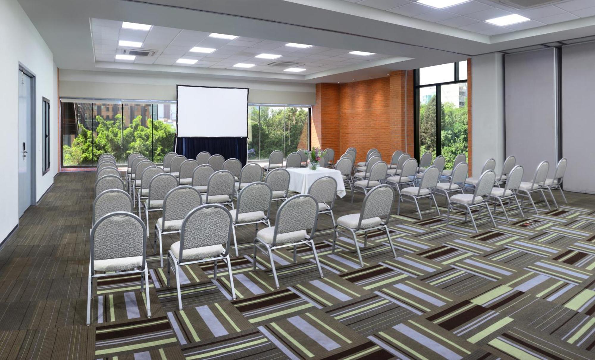 Hotel Country Club By Hnf 4*