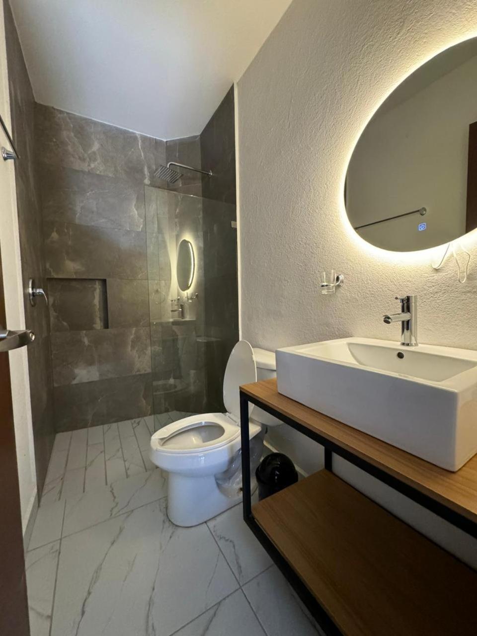 Vidrio Col Americana Apartment *