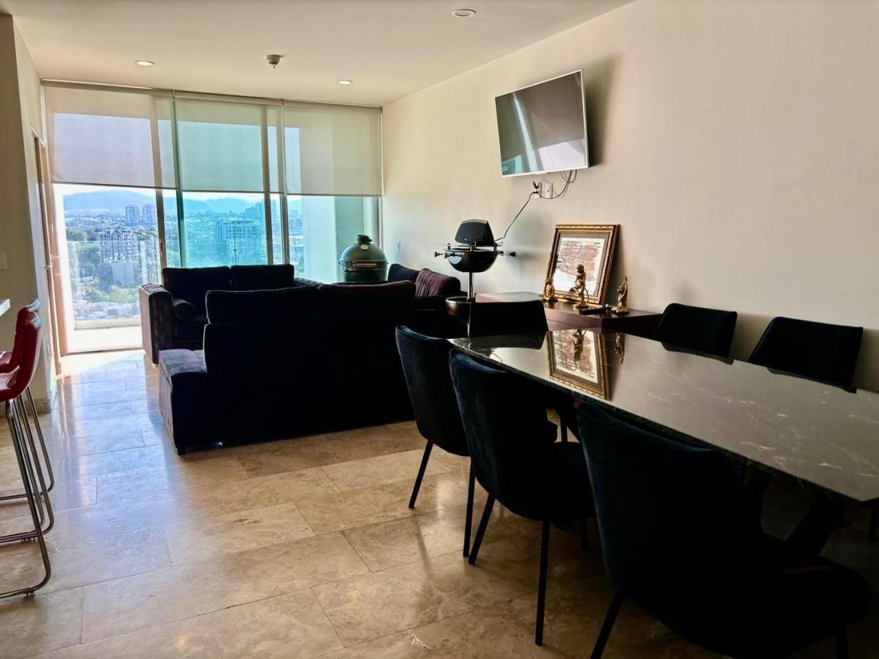 Atala, Departamento 46, Piso 16