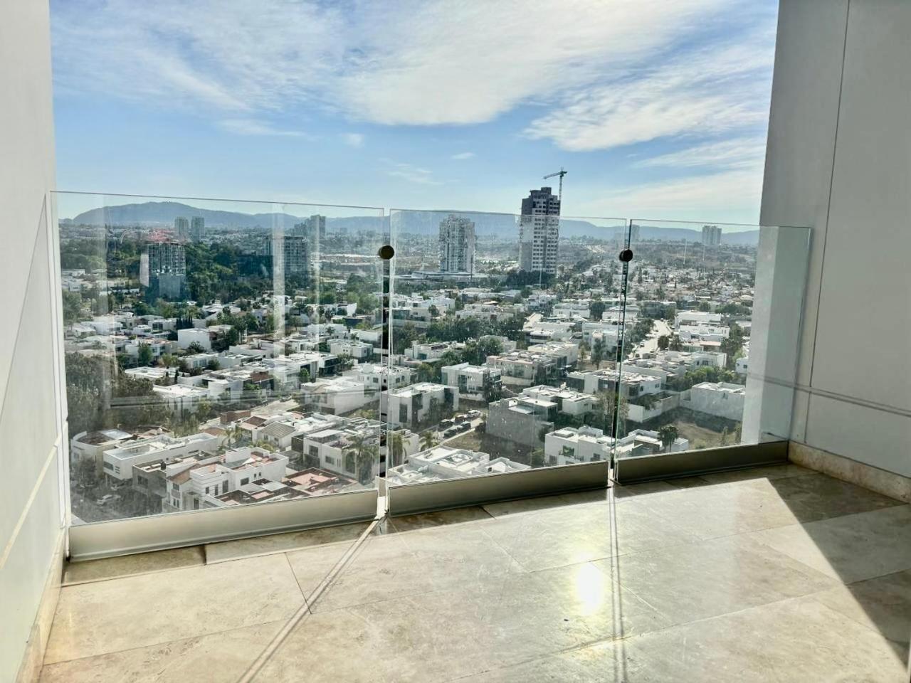Atala, Departamento 46, Piso 16