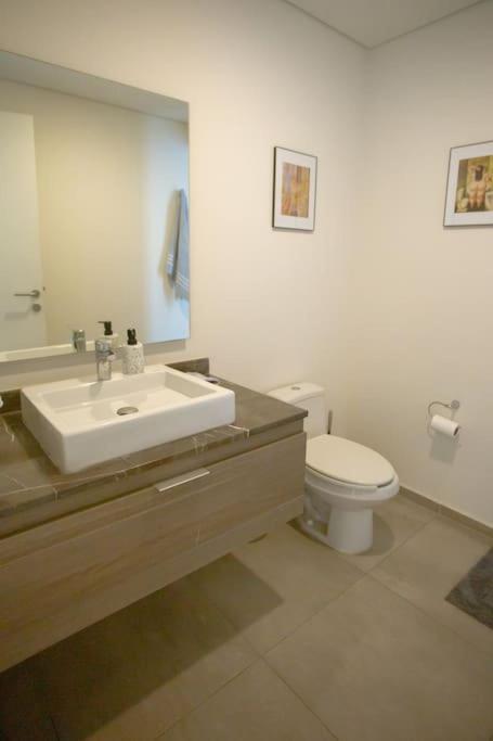 Apartment Spacious 3 Bedroom With Cool Amenities