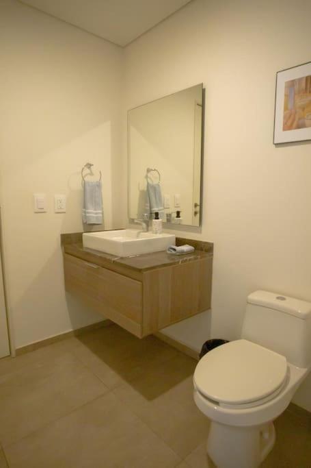 Apartment Spacious 3 Bedroom With Cool Amenities *
