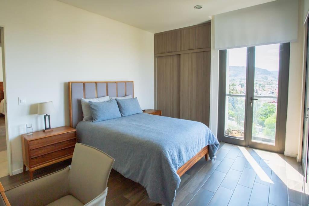 Spacious 3 Bedroom With Cool Amenities *