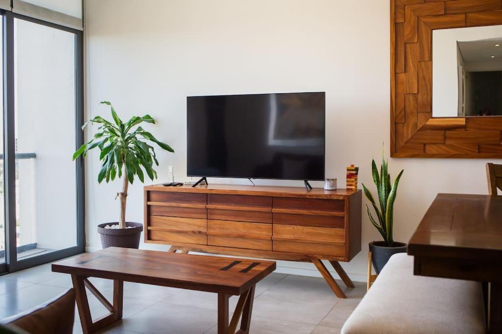 Apartment Spacious 3 Bedroom With Cool Amenities