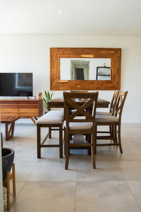 Spacious 3 Bedroom With Cool Amenities Apartment *