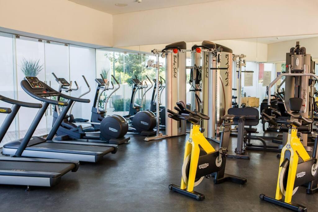 Spacious 3 Bedroom With Cool Amenities