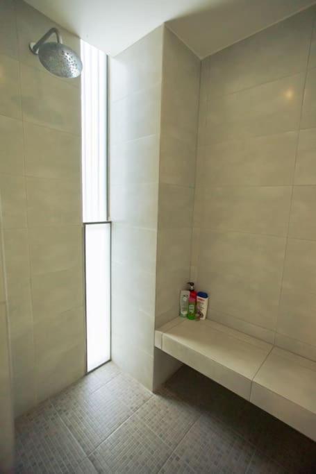 Apartment Spacious 3 Bedroom With Cool Amenities