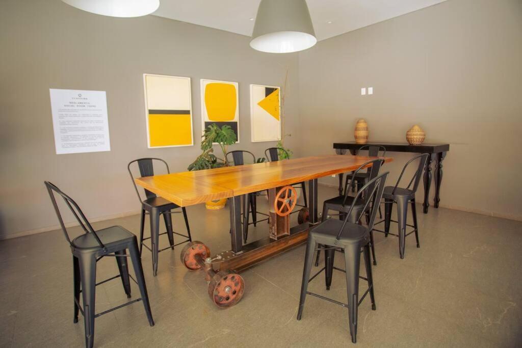Spacious 3 Bedroom With Cool Amenities