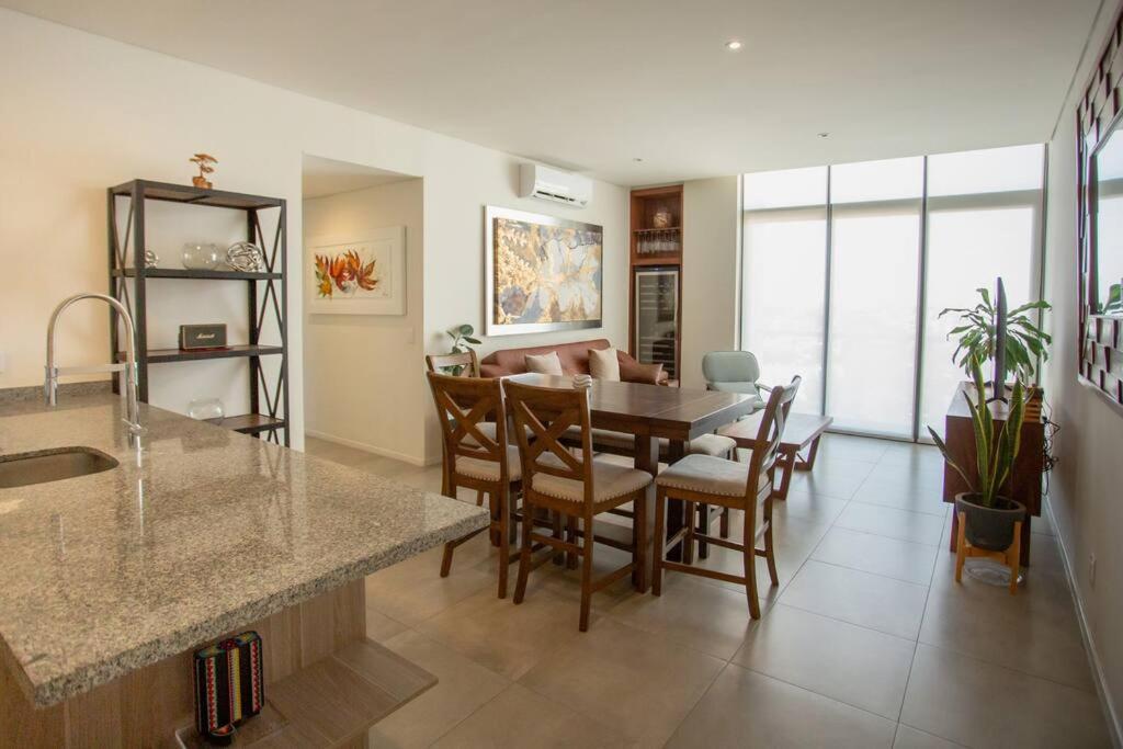 Apartment Spacious 3 Bedroom With Cool Amenities