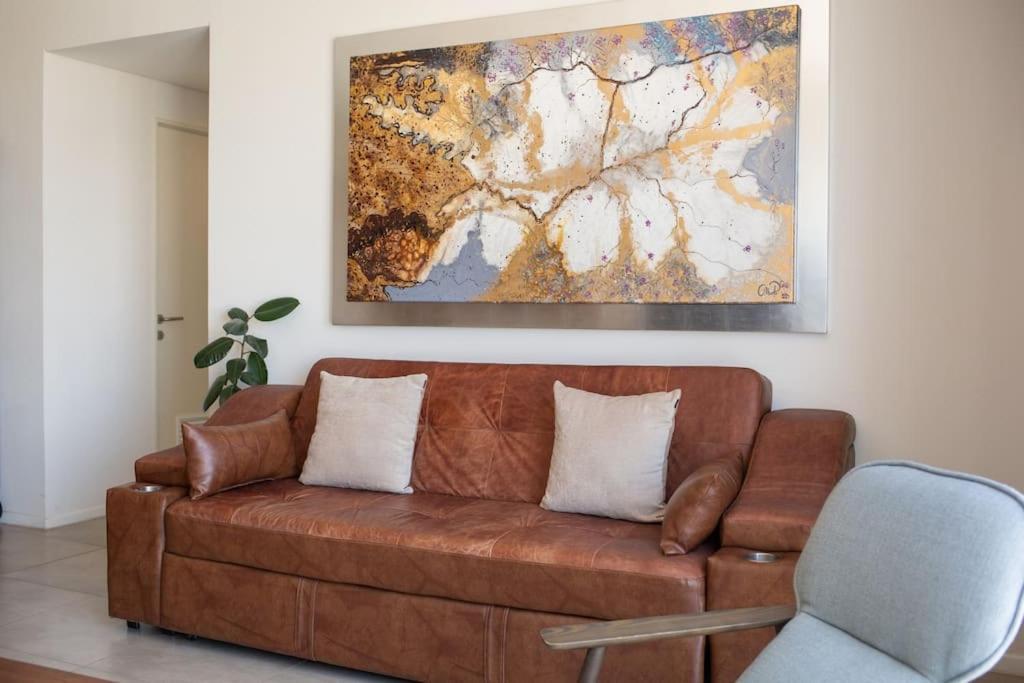 Spacious 3 Bedroom With Cool Amenities Apartment *