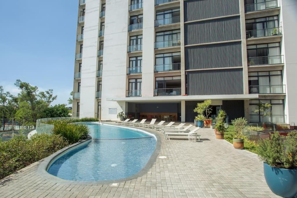 Apartment Spacious 3 Bedroom With Cool Amenities