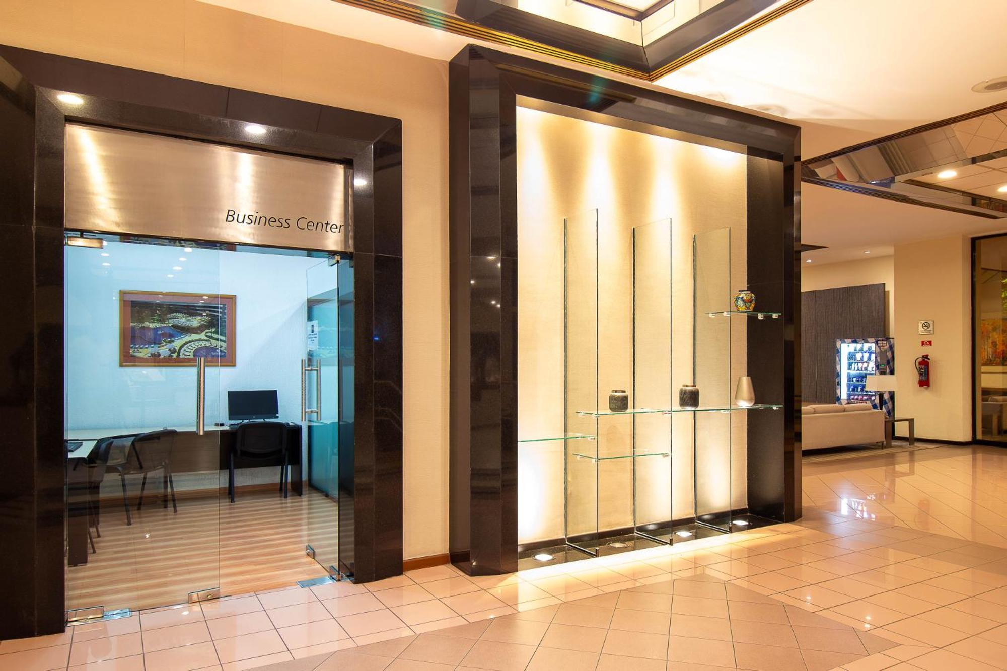 Plaza Expo Hotel 4*