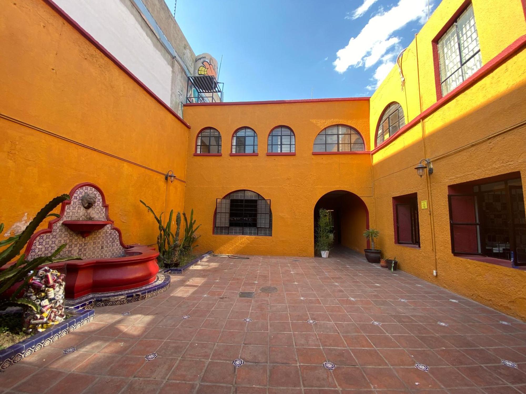 La Loteria Guest house *