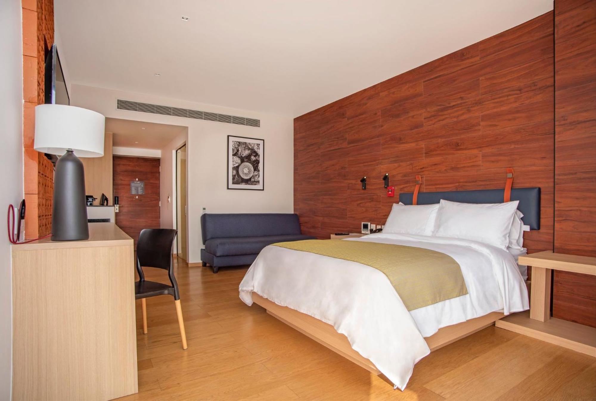 Hotel Voco Neruda By Ihg 4*