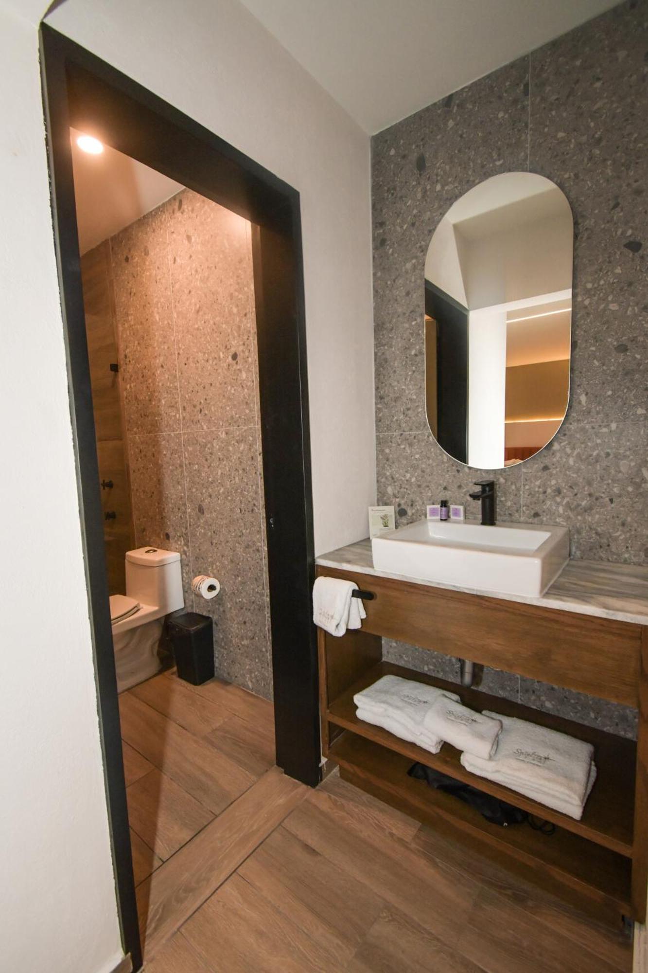 Hotel Expo Satelite 2750 & 4*