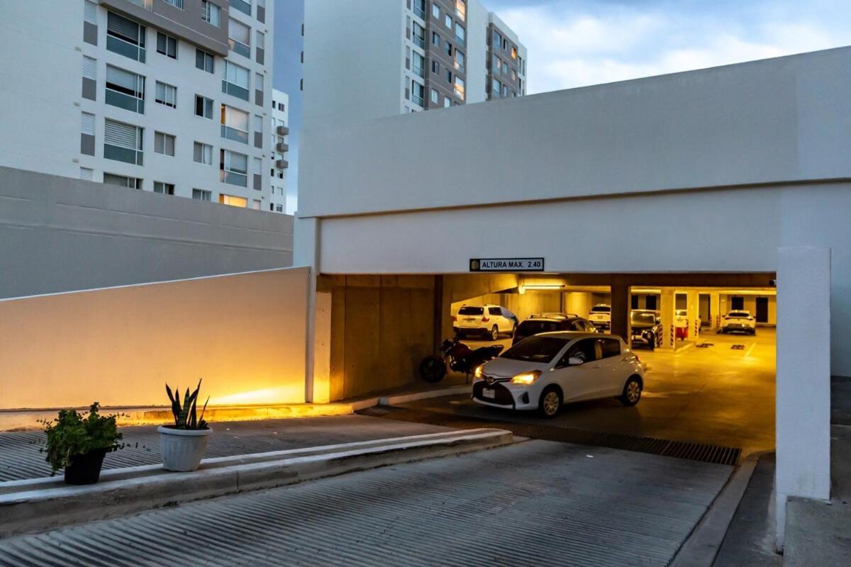 Modern 12th-floor Penthouse W 2 Balconies & Views Guadalajara