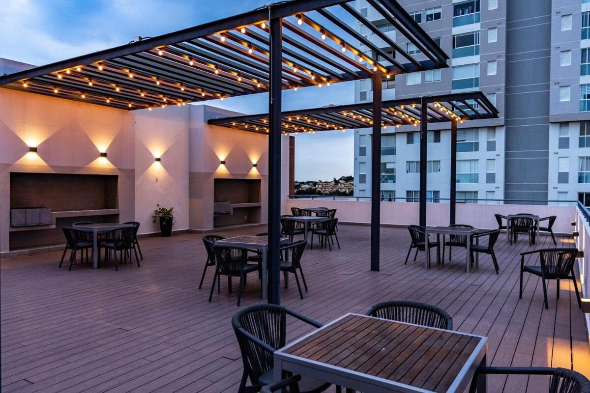 Modern 12th-floor Penthouse W 2 Balconies & Views Apartment *