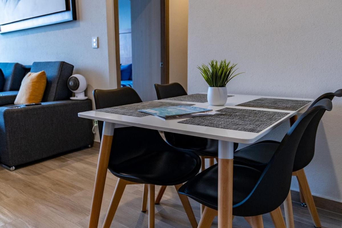 Modern 12th-floor Penthouse W 2 Balconies & Views *