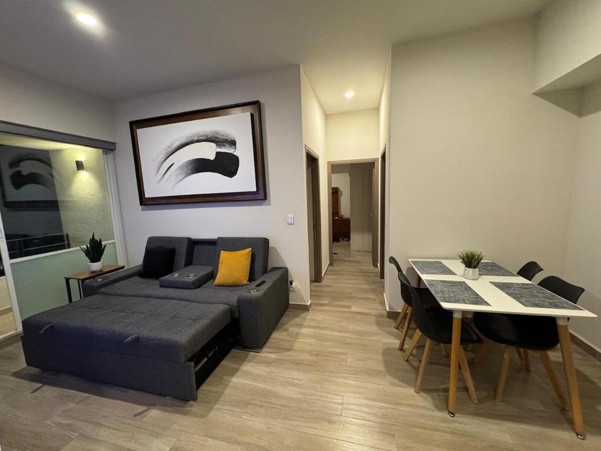Modern 12th-floor Penthouse W 2 Balconies & Views