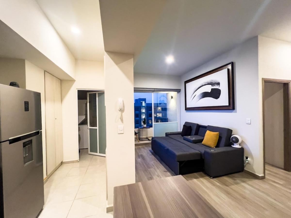 Modern 12th-floor Penthouse W 2 Balconies & Views *