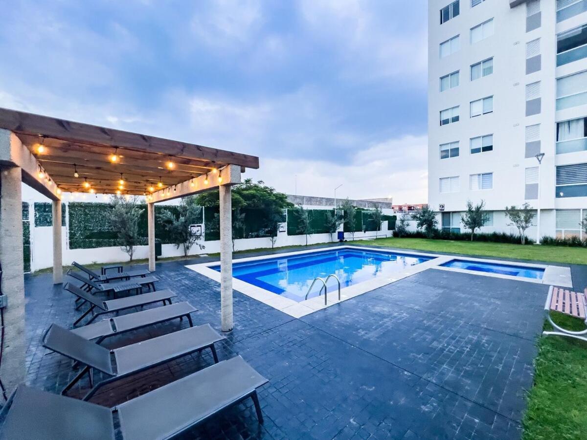 Modern 12th-floor Penthouse W 2 Balconies & Views