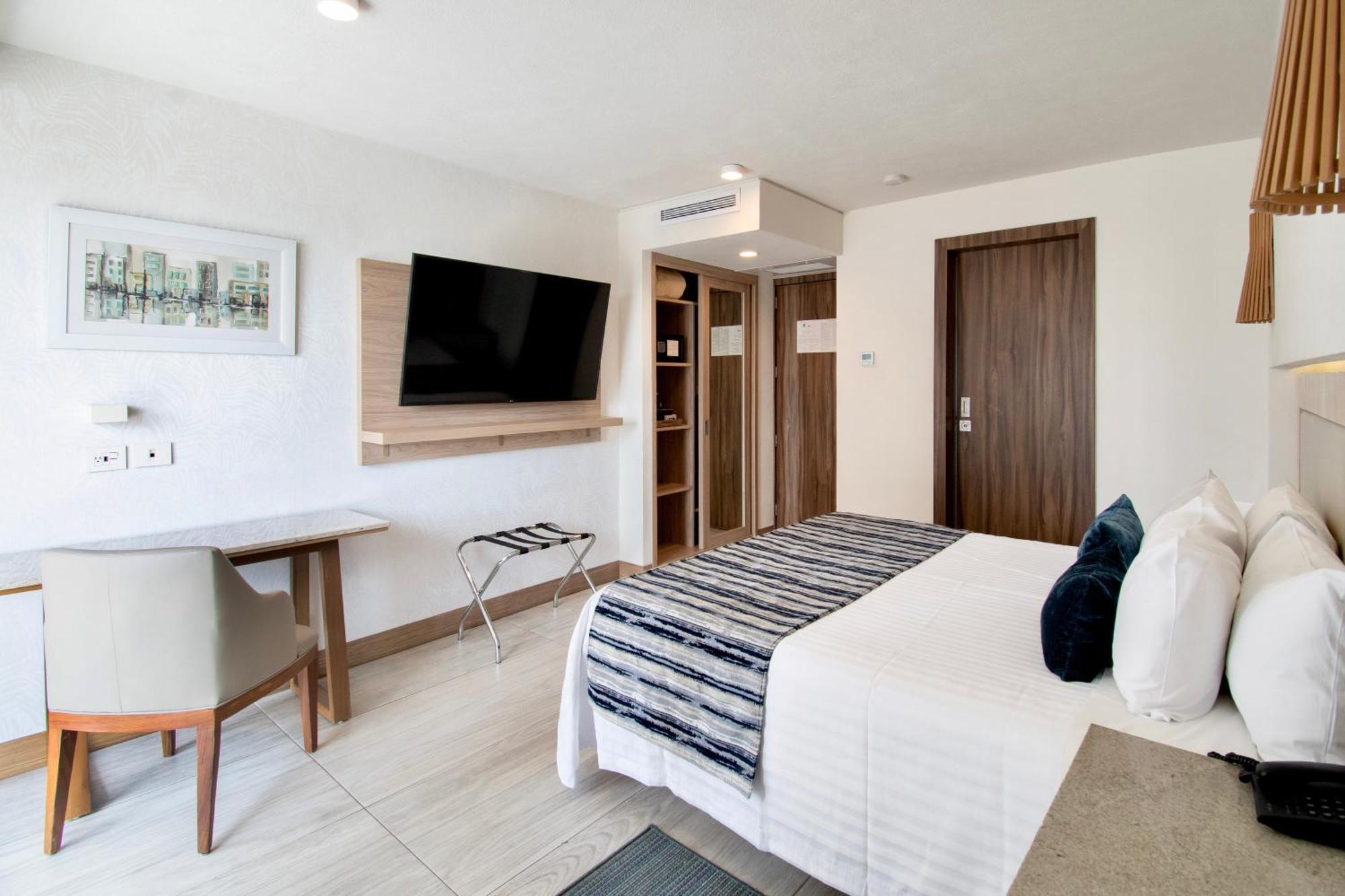 Hotel Velvet Plaza 4*