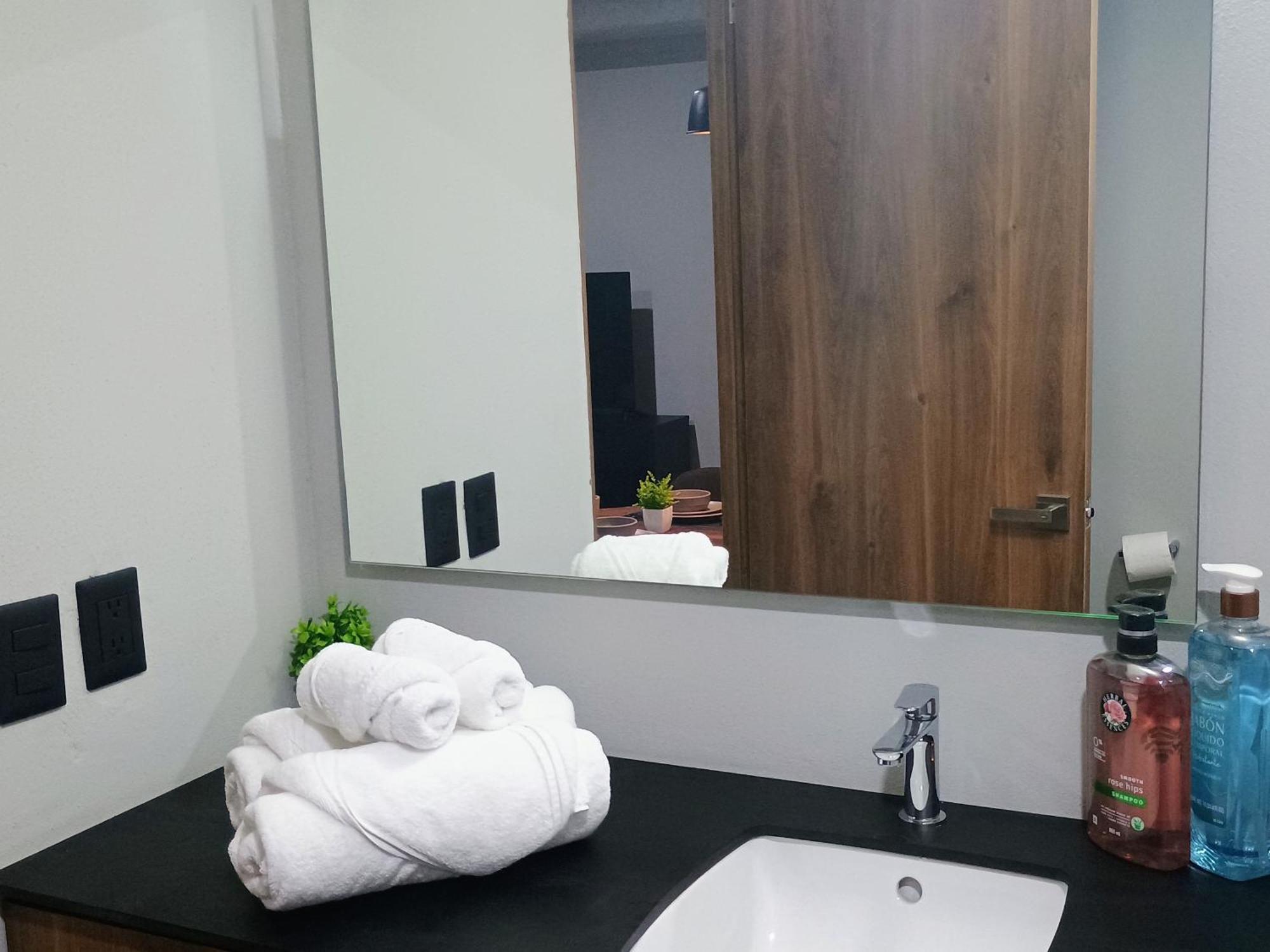 Del Carmen Apartahotel *