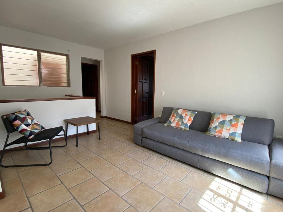 Casa Amueblada En Zapopan *