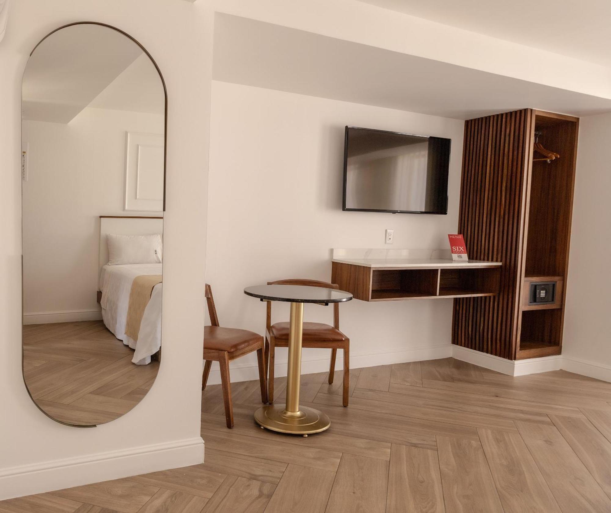 Hotel Six Degollado
