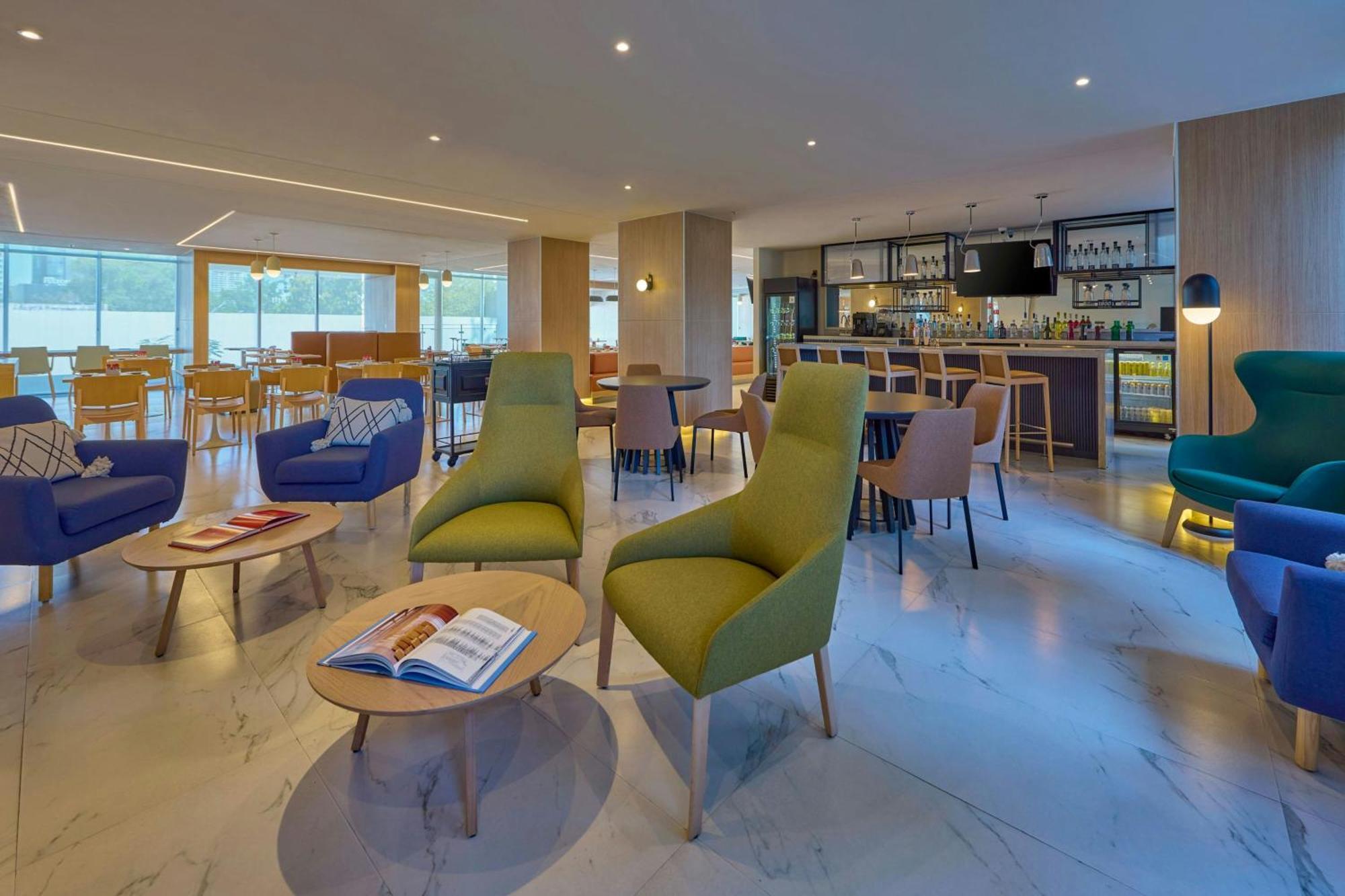 Hotel Express By Marriott Providencia 4*