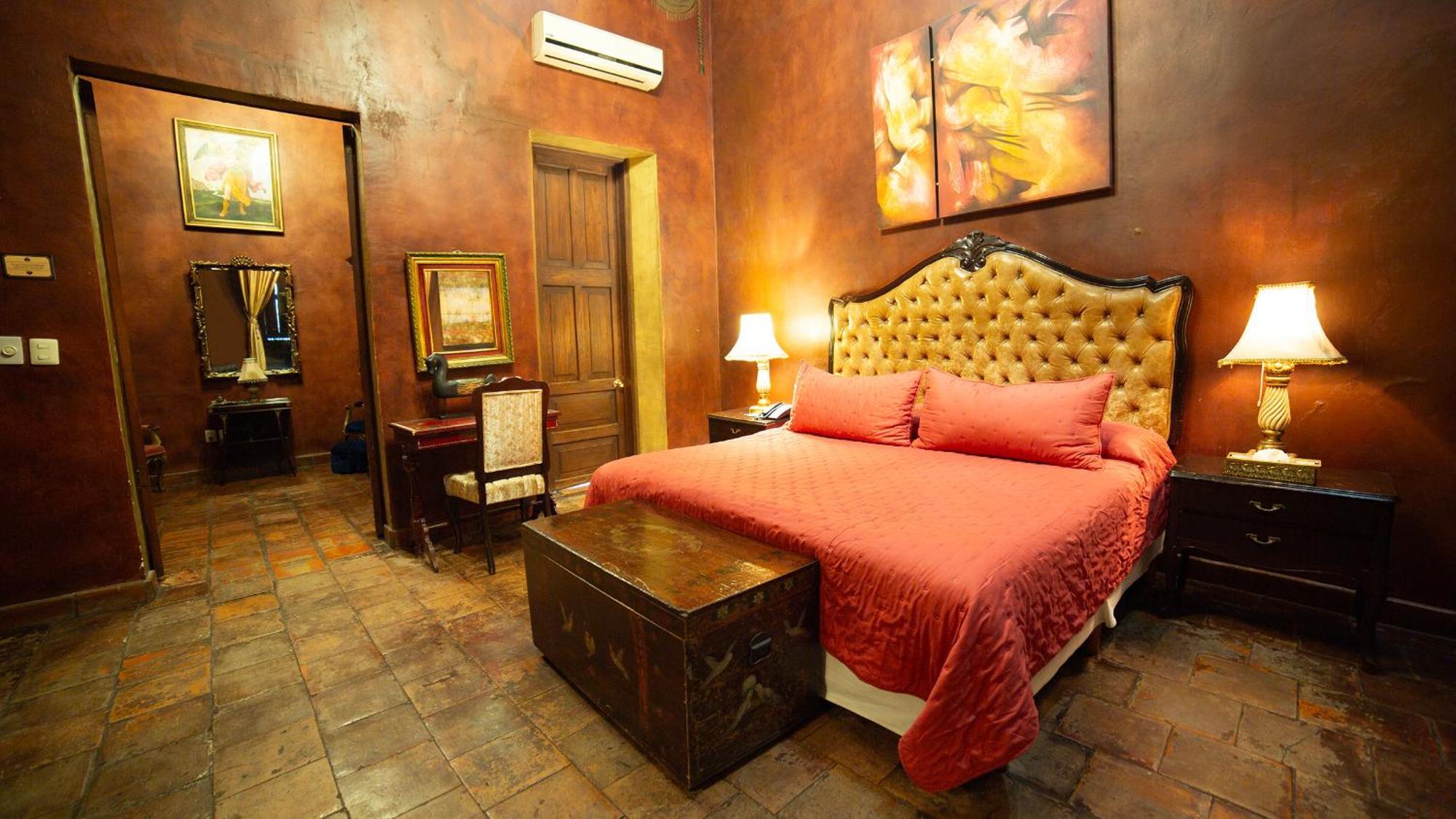 Casa Pedro Loza Hotel