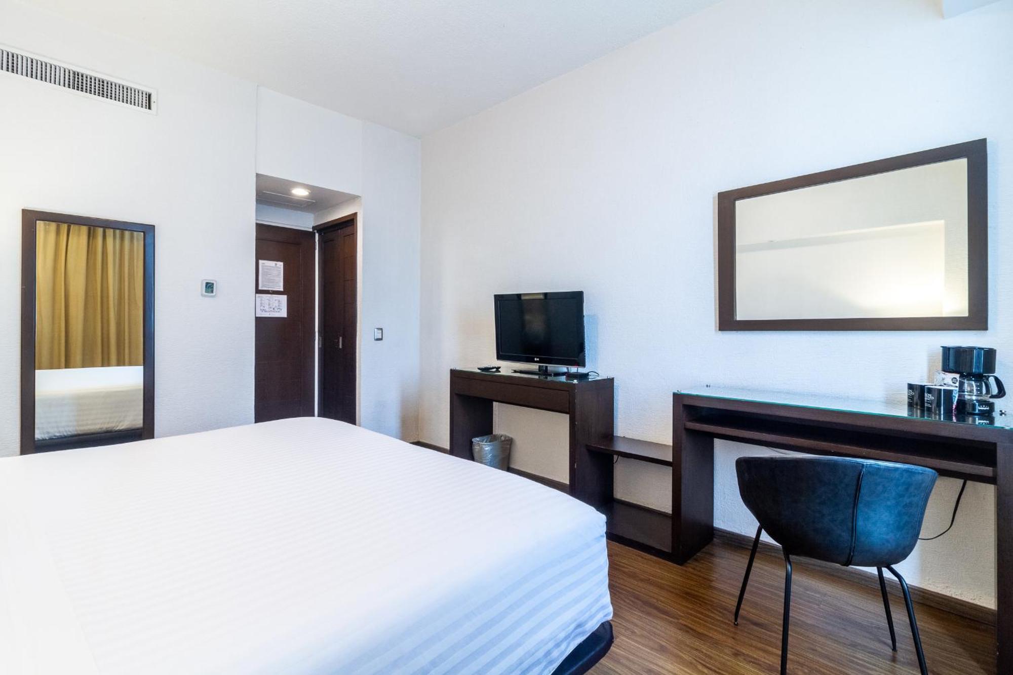 Meson Ejecutivo Minerva - Av Mexico 4*