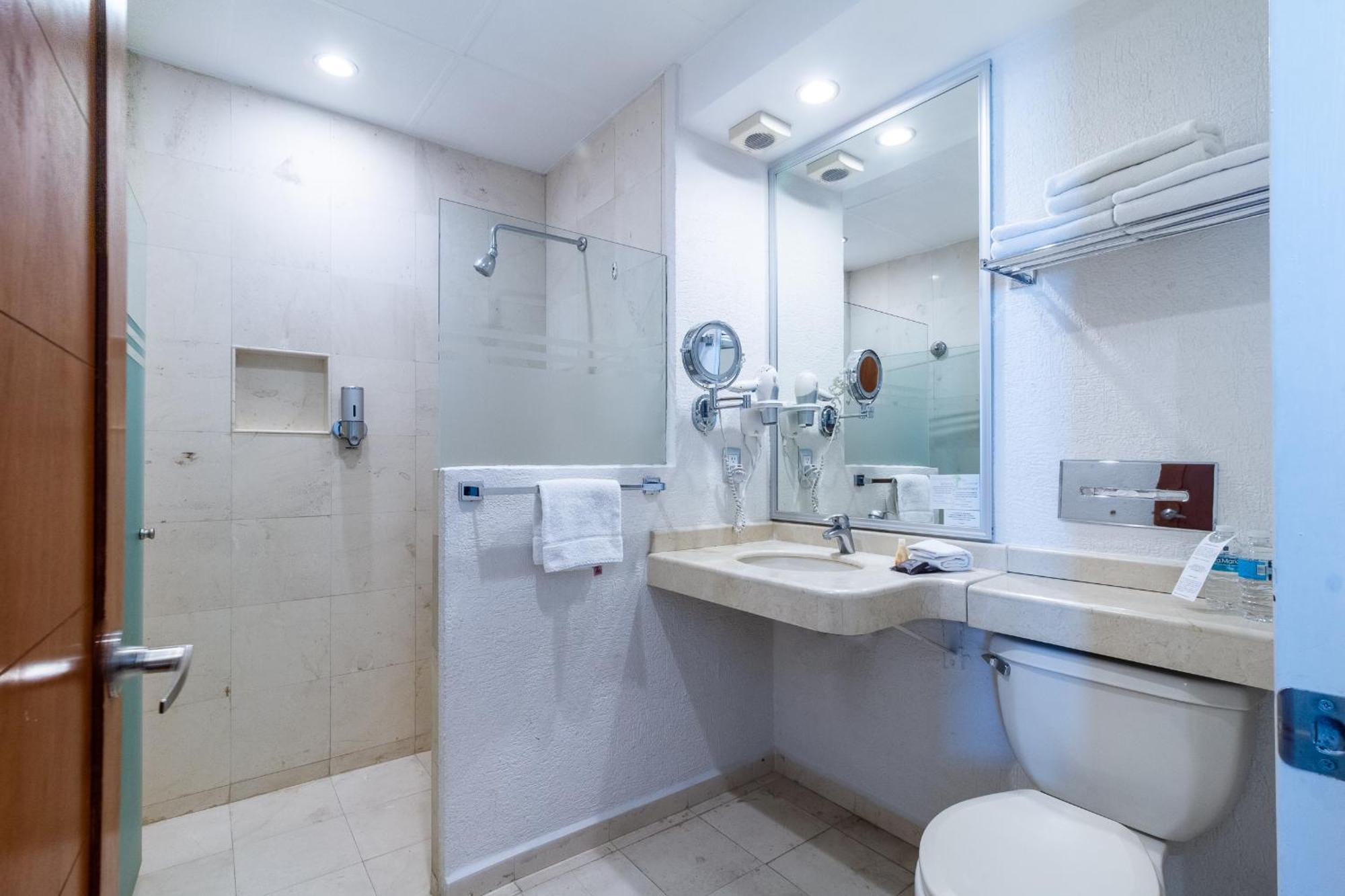 Meson Ejecutivo Minerva - Av Mexico Hotel 4*